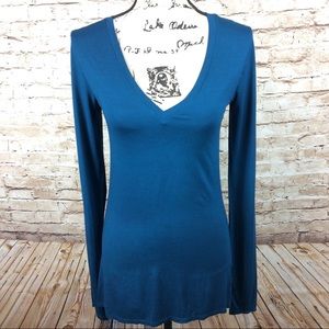 Feel The Piece V Neck Thumb Hole Tee Shirt Top